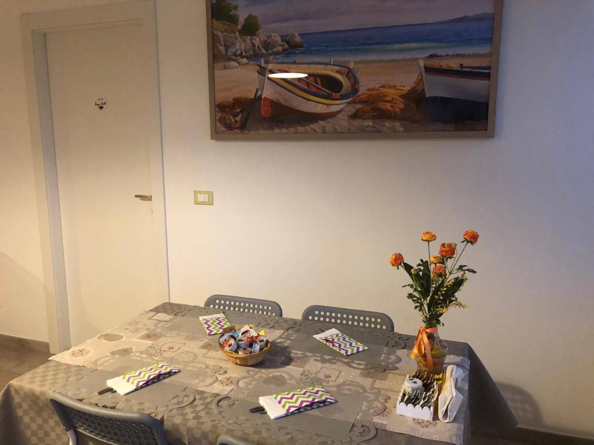 La Nana Gialla Riotorto Buitenkant foto